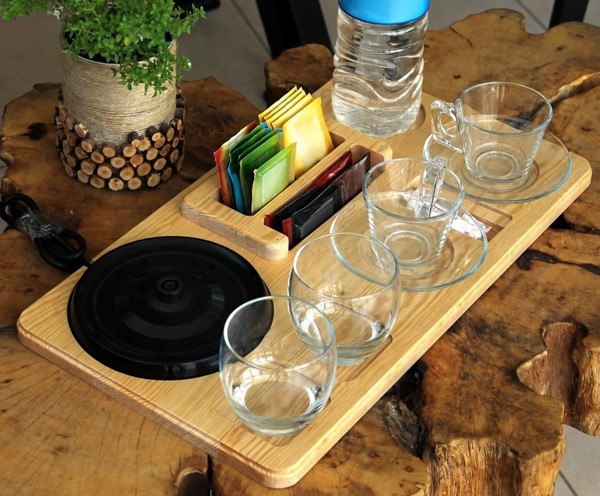 Welcome-tray presentation for guest rooms
